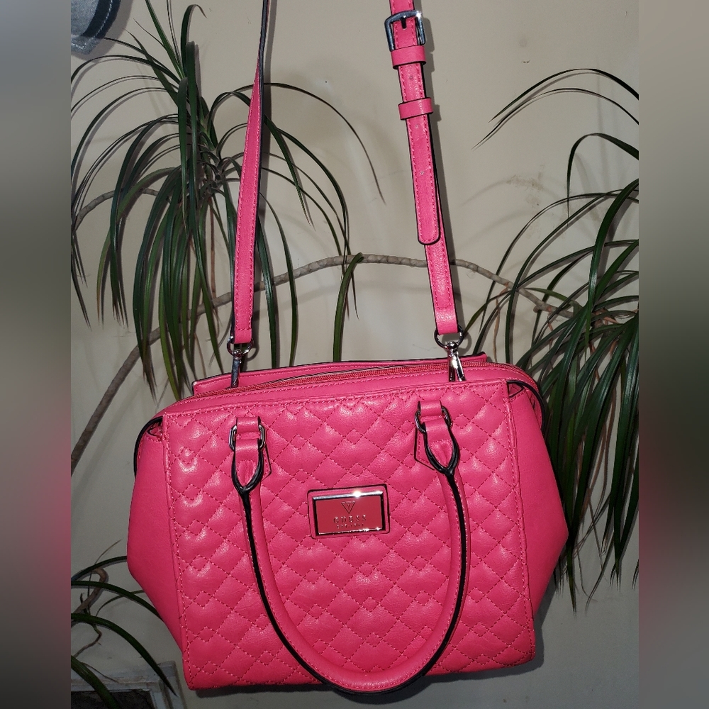 Guess hand/ shoulder bag pink